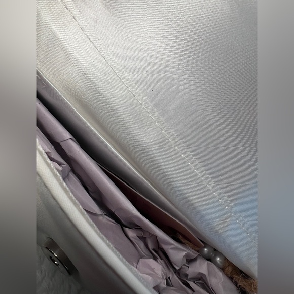 Jewel Badgley Mischka
Woman's Sophia Ruffle Me Pouch Clutch - Picture 8 of 8